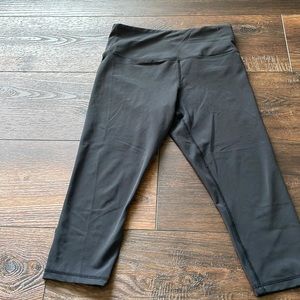 Zyia cropped black leggings size 4